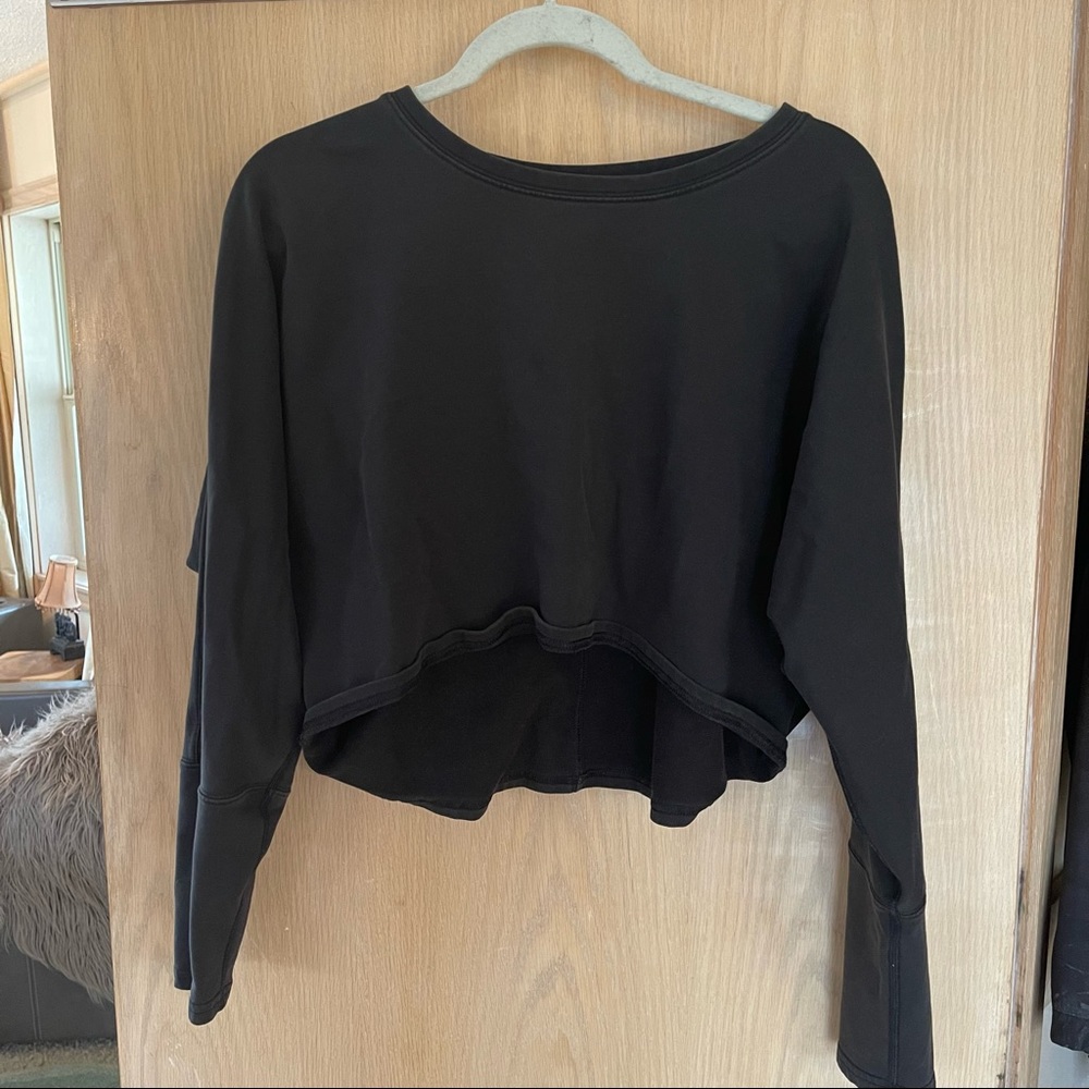 Lululemon Black Long-Sleeve Cropped Pullover